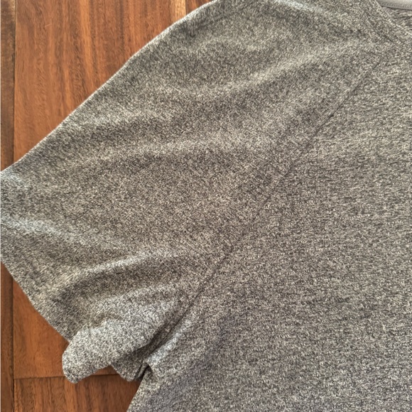 lululemon Gray Women's Short Sleeve Tee - Picture 4 of 7